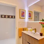 Appartamento Luxurioeser Rueckzugsort Mit Direktem Meerzugang Und Pool By Interhome