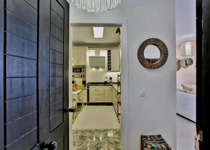 Luxurioeser Rueckzugsort Mit Direktem Meerzugang Und Pool By Interhome Lejlighed