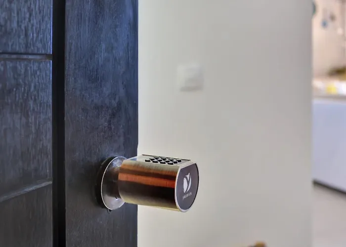 Luxurioeser Rueckzugsort Mit Direktem Meerzugang Und Pool By Interhome