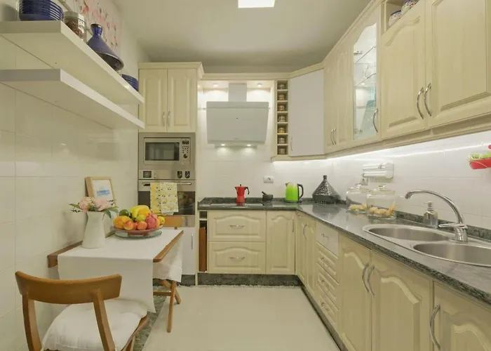 Luxurioeser Rueckzugsort Mit Direktem Meerzugang Und Pool By Interhome