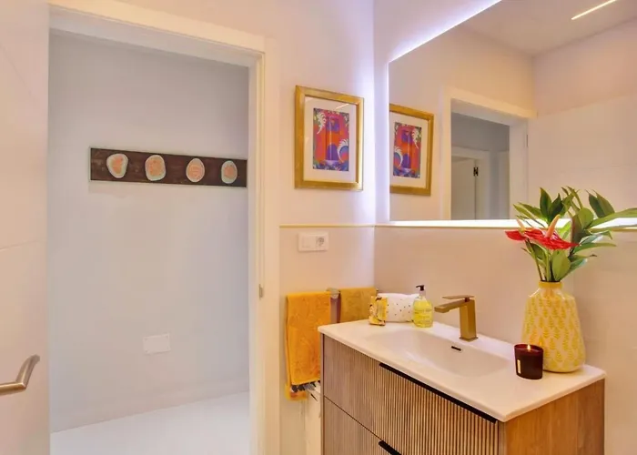 Lejlighed Luxurioeser Rueckzugsort Mit Direktem Meerzugang Und Pool By Interhome