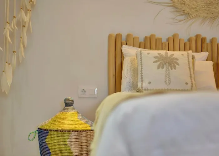 Luxurioeser Rueckzugsort Mit Direktem Meerzugang Und Pool By Interhome Lejlighed