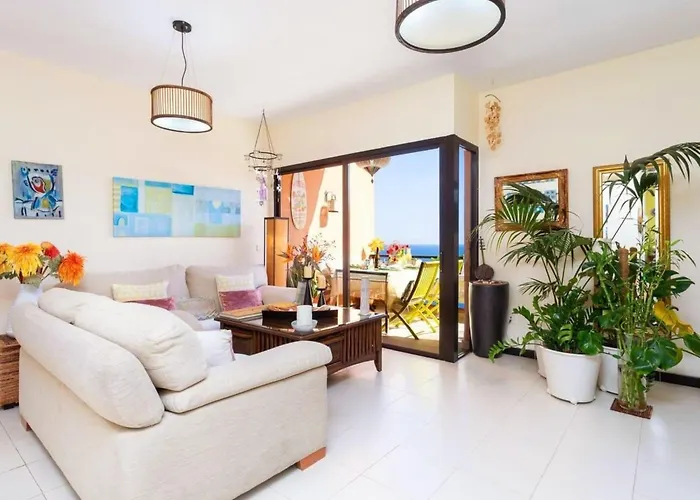 Luxurioeser Rueckzugsort Mit Direktem Meerzugang Und Pool By Interhome