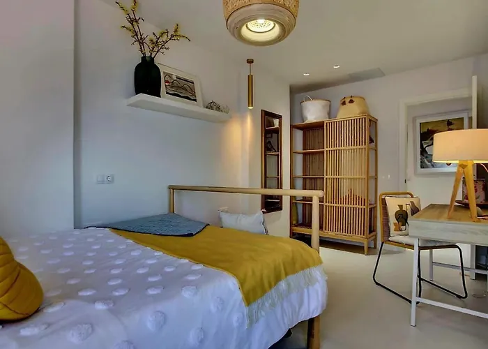 Lejlighed Luxurioeser Rueckzugsort Mit Direktem Meerzugang Und Pool By Interhome