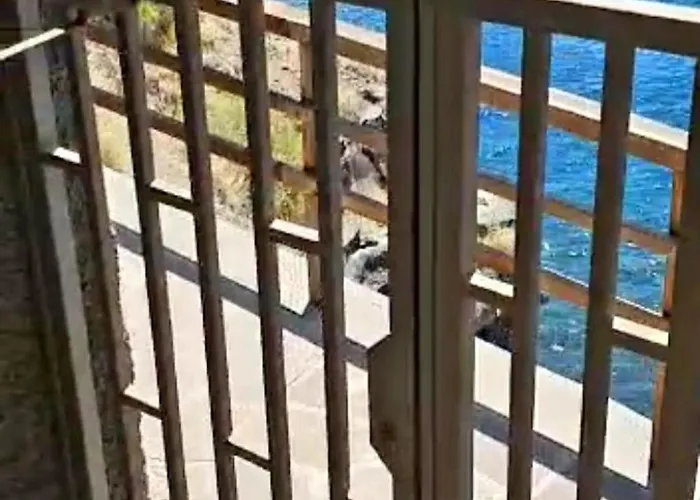 Luxurioeser Rueckzugsort Mit Direktem Meerzugang Und Pool By Interhome *